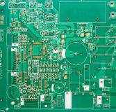 Estándar de espesor del cobre en el agujero de PCB y composición y fuente del espesor del cobre terminado