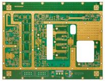 Discutere l'elaborazione elettronica della patch smt e i fattori di attenzione