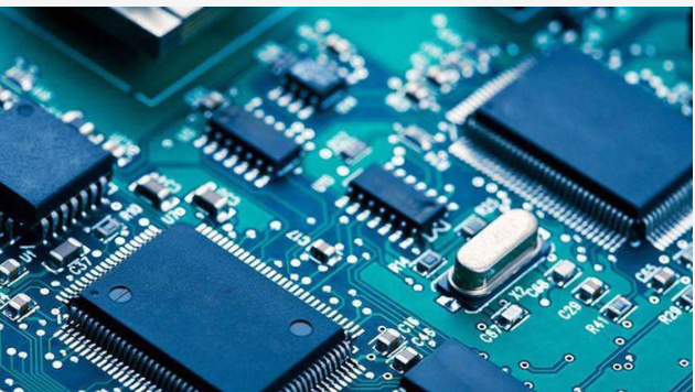 Có vấn đề gì với việc sử dụng các thành phần trong quá trình kiểm chứng PCB không?