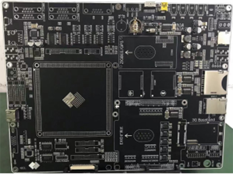 Farklı renklerle pcb tahtasının fonksiyonu